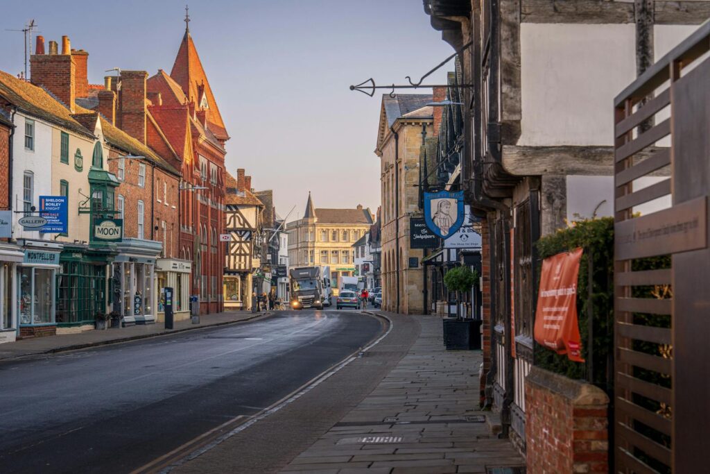 ‘Neighbourhood Guarantee’ for local services and high streets